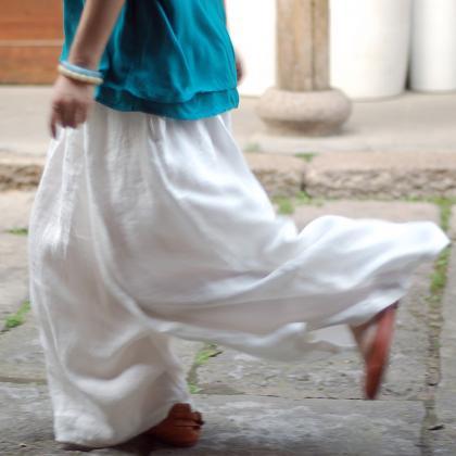 white elastic waist pants